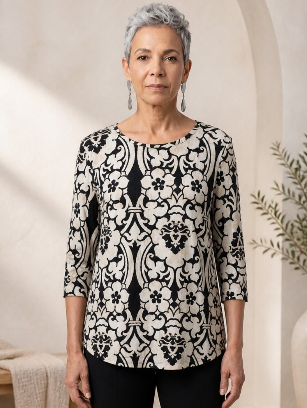 JM Collection Black and White  Floral Medallion Top Size M
